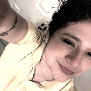 Meet your Posher, Estefani